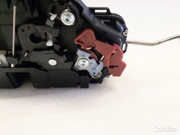 Замок двери audi A8 D3 задней правый