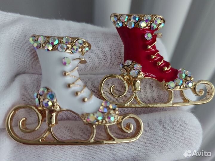 Брошь Фигурный конёк