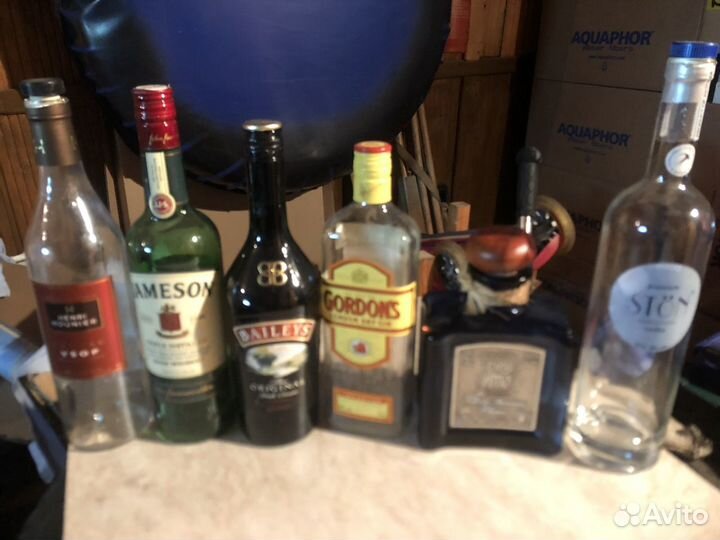 Бутылки пустые из под алкоголя