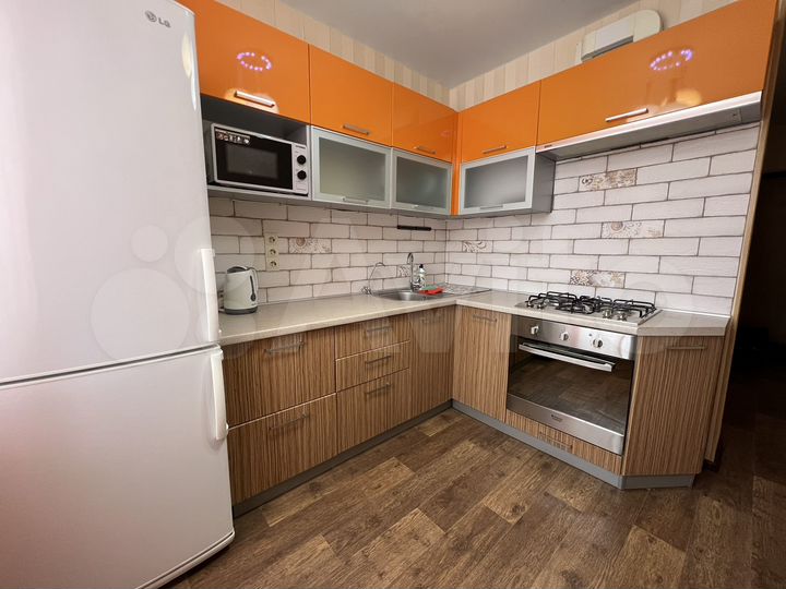 2-к. квартира, 54 м², 4/10 эт.