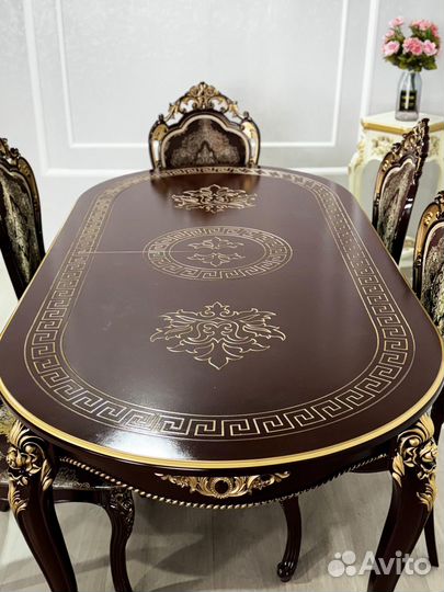 Стол и стулья