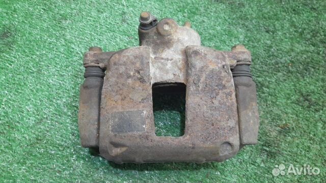 Суппорт передний правый Citroen C4 5D 1.6 110