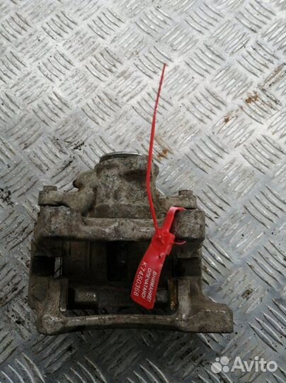 Суппорт задний левый Volkswagen Tiguan 5N1 1.4