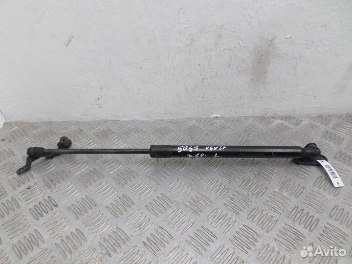 Амортизатор крышки Toyota Venza GV10 689600T022