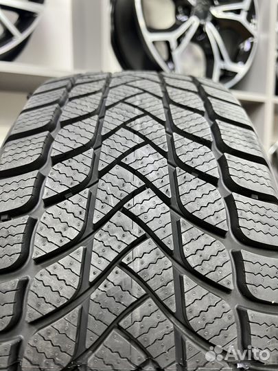 Delinte Winter WD1 235/45 R17 97T