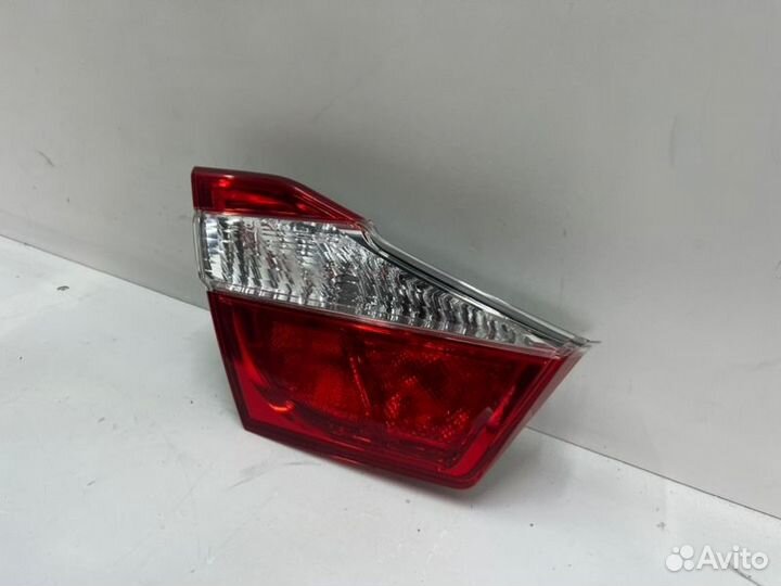 Фонарь внутренний задний левый Toyota Camry