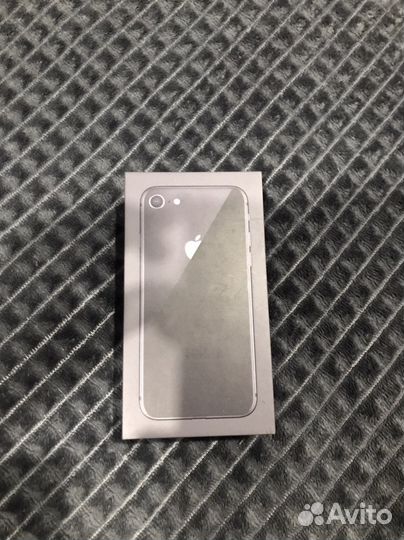 Коробка на iPhone 8