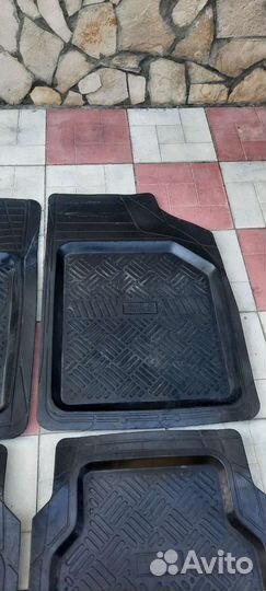 Коврики в машину универсальные