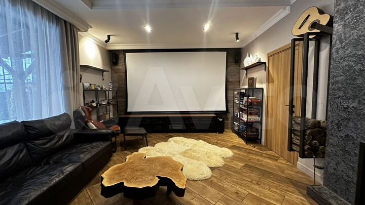 Дом 240 м² на участке 8 сот.