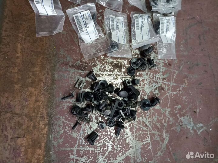 Кузовные клипсы для Субару Импреза