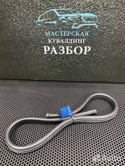 Уплотнитель проема двери задний R spark m300