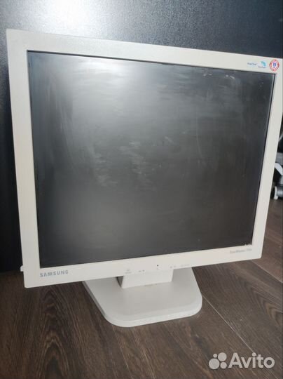 Монитор Samsung 710v c