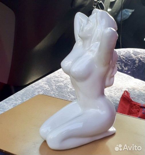 Статуэтки девушек