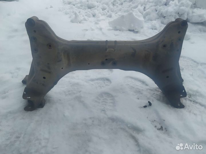 Подрамник Nissan Bluebird silphi