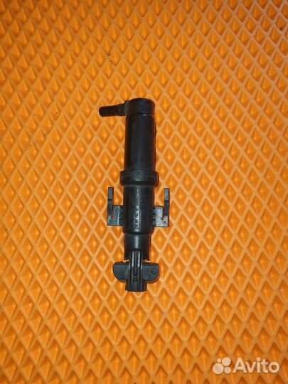 Форсунка омывателя левая BMW 5 F10