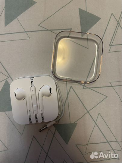 Наушники Apple EarPods с разъёмом 3,5mm Headphone