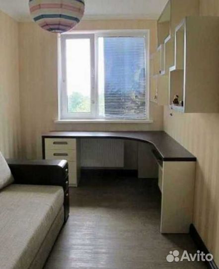 Рабочая зона в углу у окна