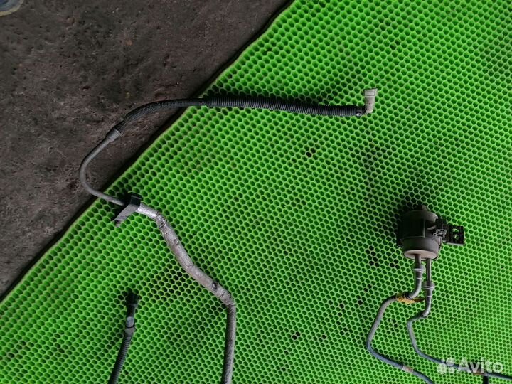 Трубка шланг топлива на Cadillac SRX 2003-2009