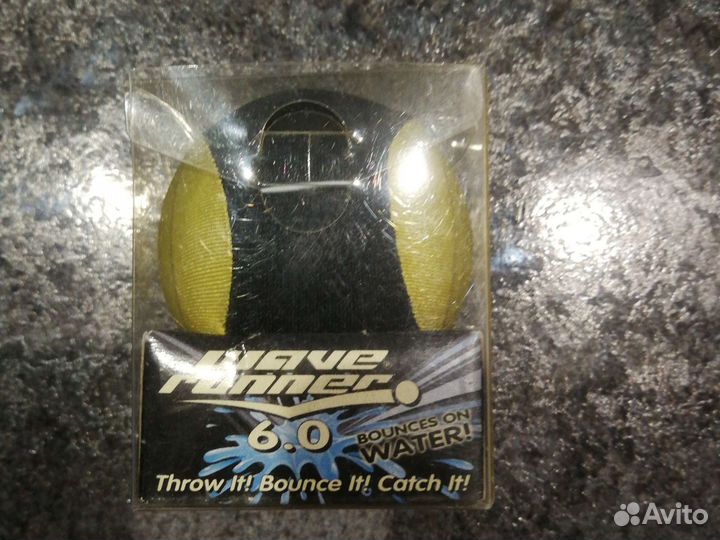 Мяч для игр в воде, отскакивающий от воды