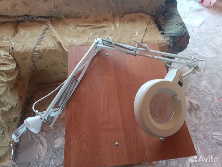 Лампа кольцевая с увеличительным стеклом