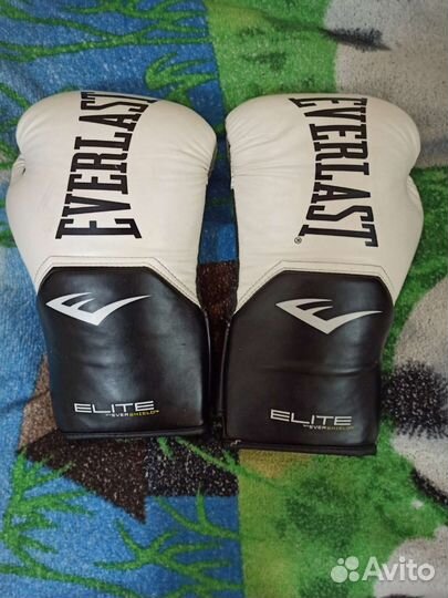 Боксерские перчатки everlast 14 oz, шлем venum