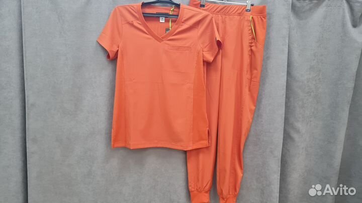 Женский медицинский костюм Koi