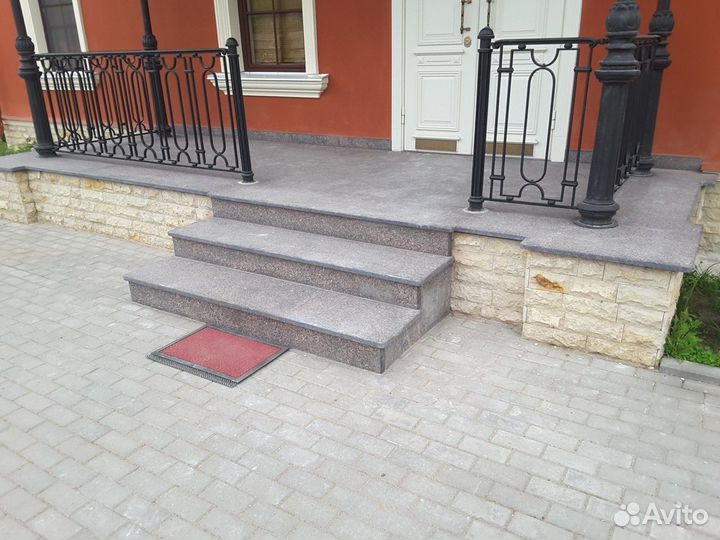 Ступени, крыльцо из гранита
