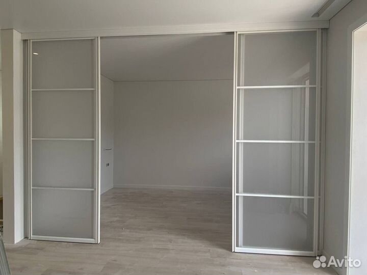 Распашные двери из стекла