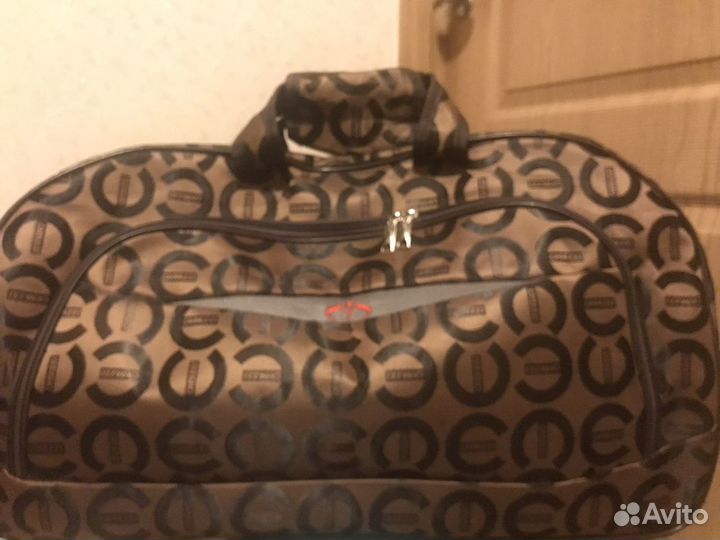 Чемодан на колёсах