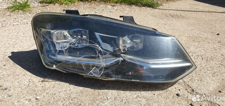 Фара правая Volkswagen Polo 5 LED