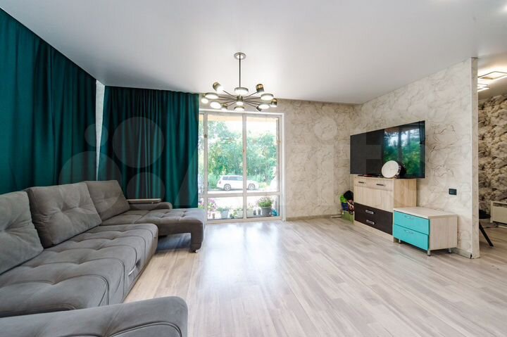 Коттедж 206,4 м² на участке 7,6 сот.