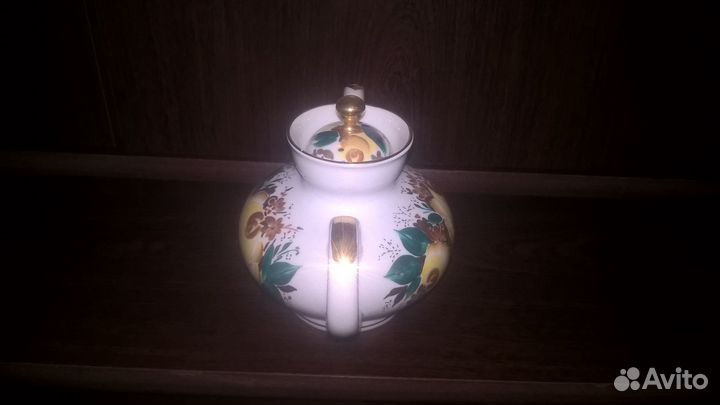 Чайник заварочный и чашка с подстаканником