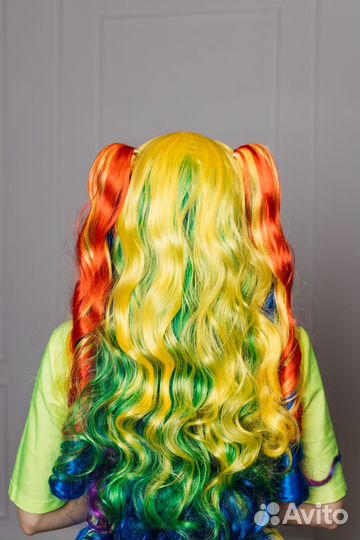 Разноцветный парик