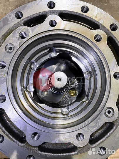 Редуктор хода Hitachi ZX120