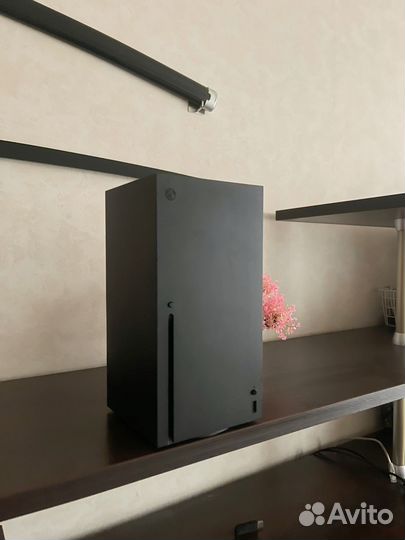 Xbox series x 1tb с геймпадом