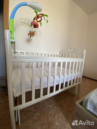 Кроватка с маятником