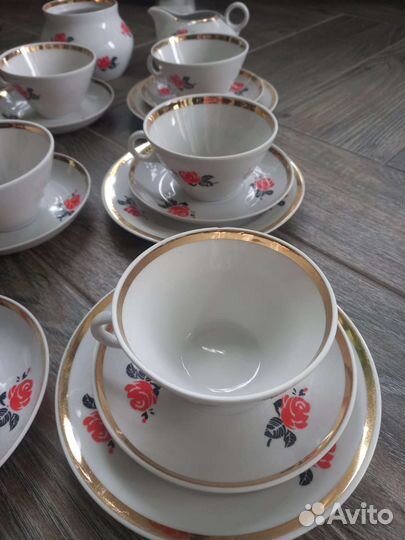 Предметы чайного сервиза Красная роза Дулево