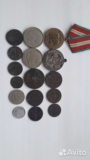 Монеты, часы