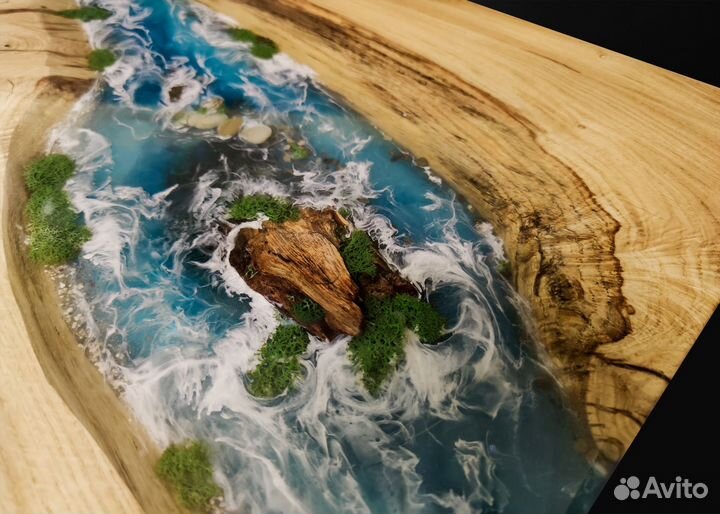 Стол из слэба карагача и эпоксидной смолы