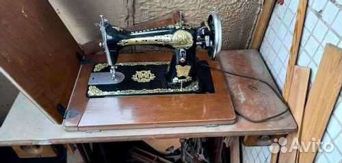 Старая ручная швейная машинка