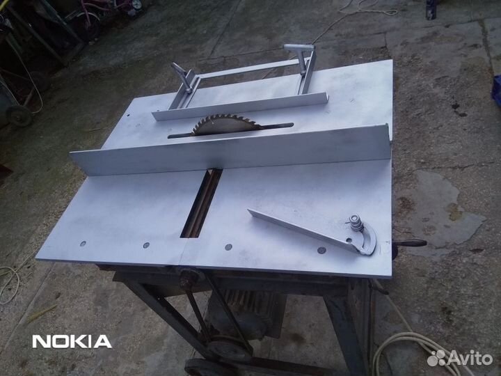 Деревообрабатывающий станок 220