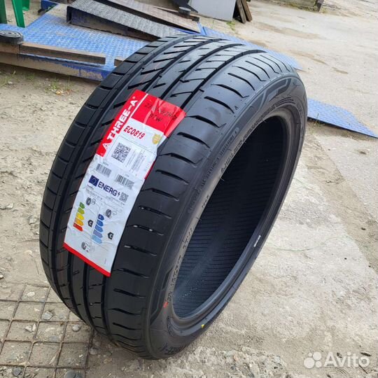 Three-A Eco819 235/45 R17 97W