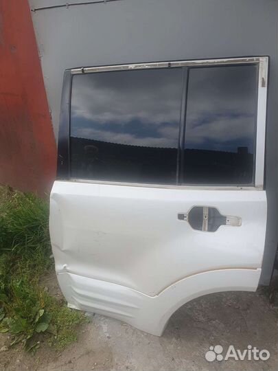 Дверь задняя левая pajero 4