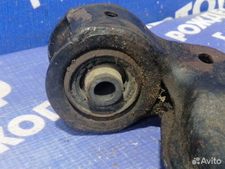 Передний левый рычаг Opel Astra H универсал Z16XER