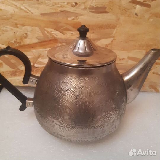 Чайники и подносы