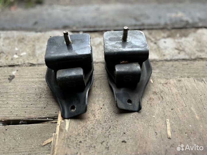 Подушка двигателя