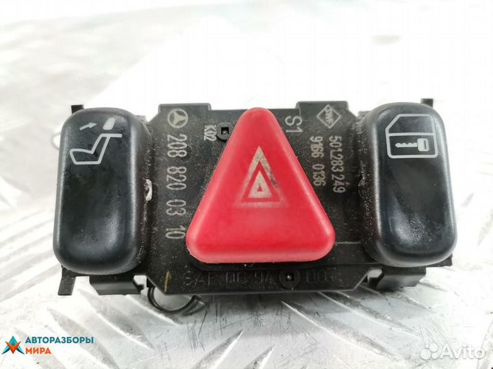 Кнопка аварийной сигнализации Mercedes-Benz
