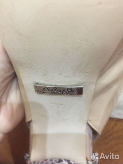 Красивые фирменные туфли