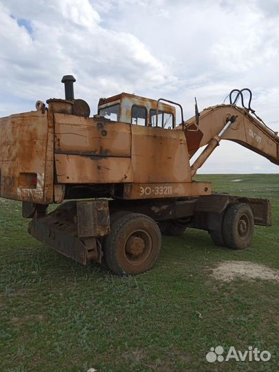 Колёсный экскаватор Уралвагонзавод ЭО-33211 Тагильчанин, 2001