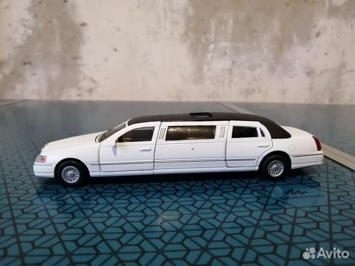 Lincoln town car модель в масштабе 1/38